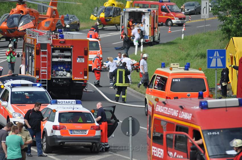Schwerer Unfall mit Reisebus Lohmar Donrather Dreieck P159.JPG